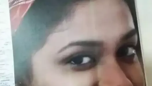 Actress keerthi suresh face rubbing