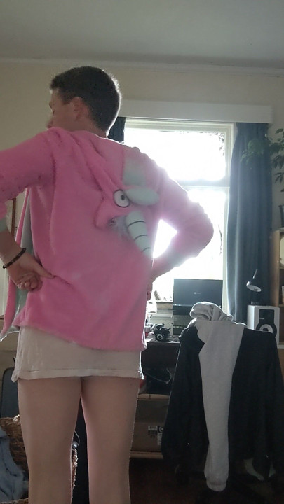 pink gay slut man shows bottom