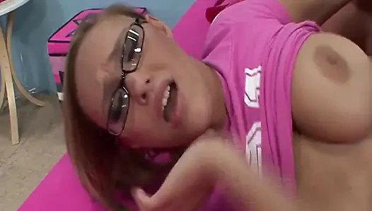 Adegan adegan 2_big, pantat bahenol cewek rambut pirang ini dientot habis-habisan sama pria berkacamata