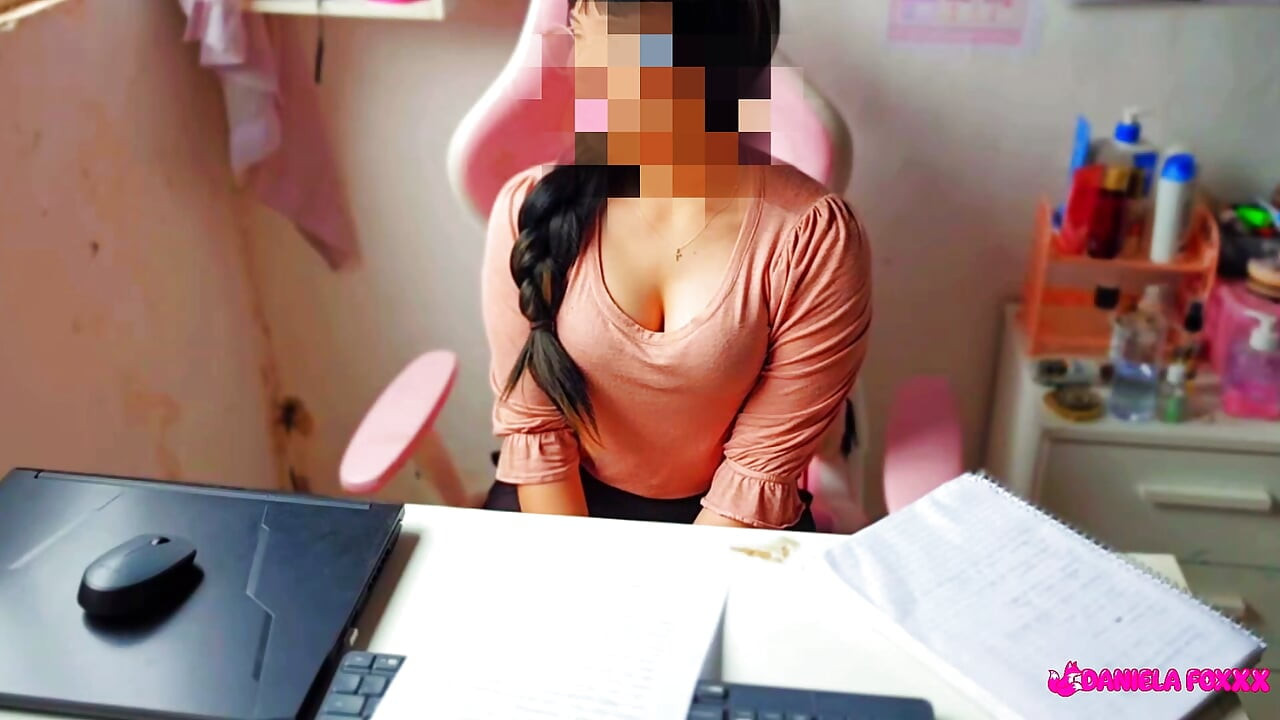 GIRL GOES TO LOOK FOR A JOB AND ENDS UP FUCKED