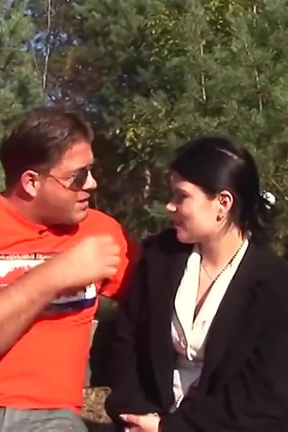 Memikat brunette disetubuhi di taman