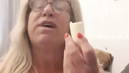 Fina Putting a Banana in Her Cunt. She Tastes It and Masturbates, so Horny!