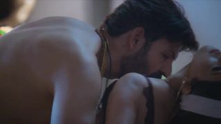 La actriz india garima jain seduce al productor y folla para el papel
