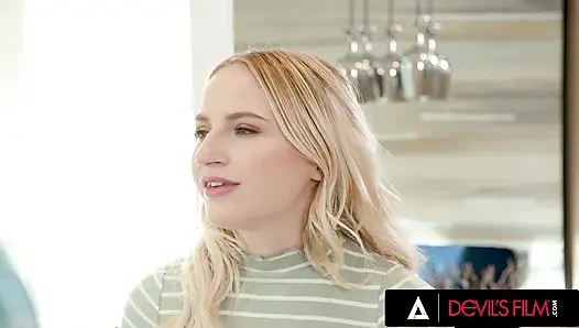 Film mesum - babysitter imut rambut pirang dientot sama bosnya sendiri