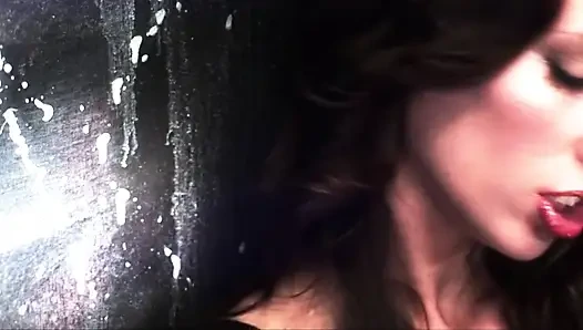 Olgun orta yaşlı seksi kadın götünü genişletir