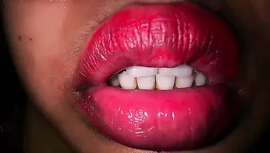 Aku lagi asik muasin diriku sendiri waktu lagi ngentot tapi nggak ada orang di sana - joi