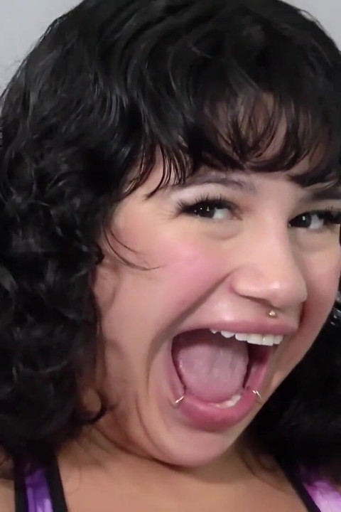 أنا حتى أحب فك تغليف الهدايا