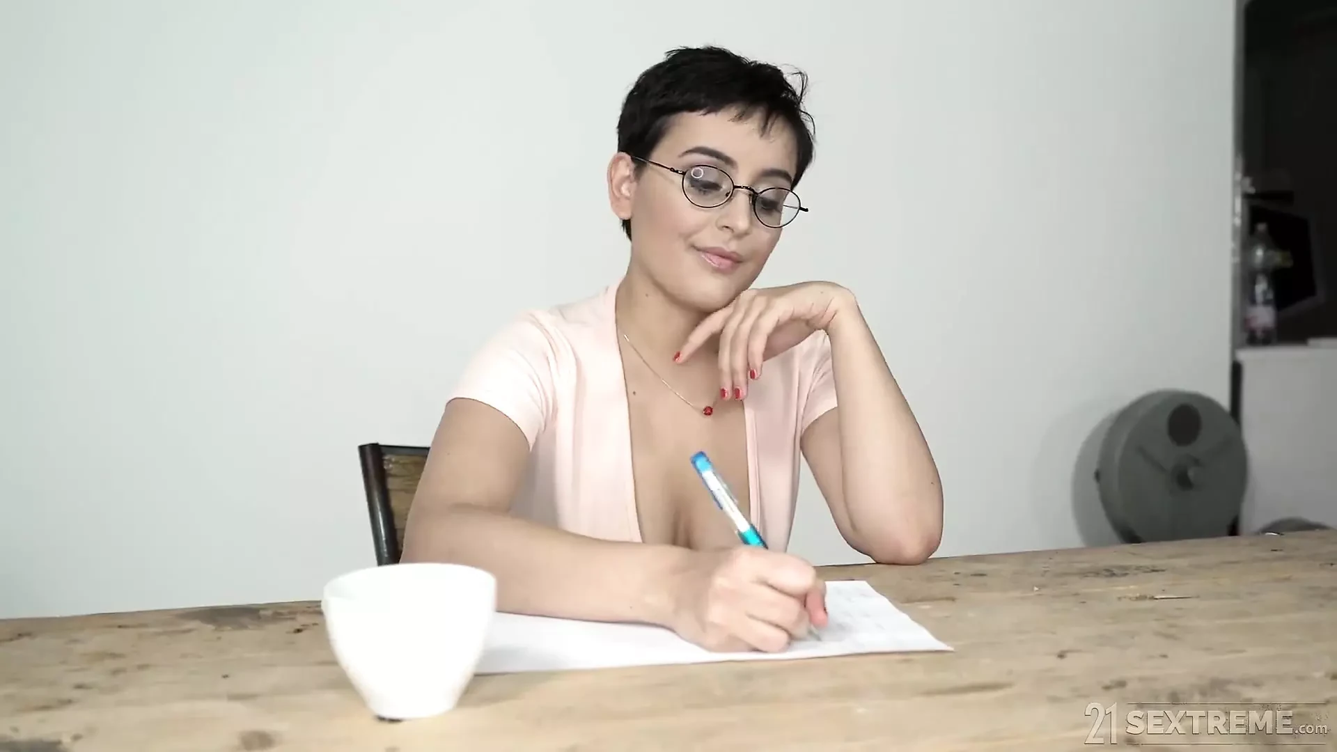 21 Sextreme - GILF má ráda lesbické nůžky s Fresh Babe