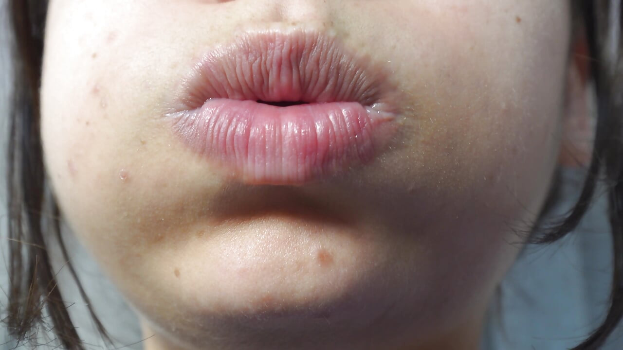 Moja indijska žena s velikom guzicom masturbira s vibratorom, pička joj se smoči i doživljava orgazam u 4K