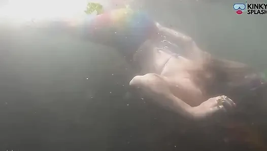 Putri duyung terlihat! Pertemuan basah dari lost cove