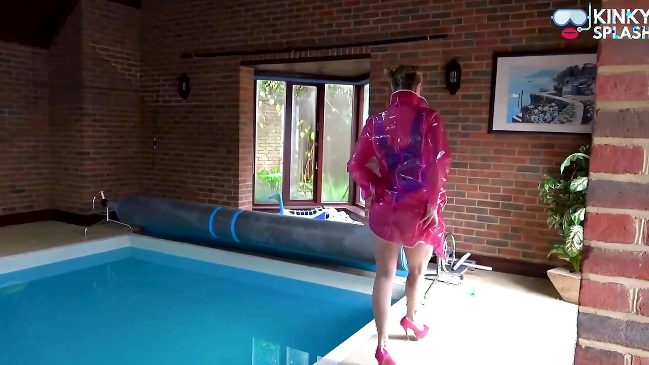 Swim & Play in Pvc Mac, Latex and Heels