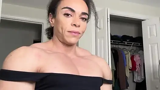 Formda vücutlu orta yaşlı seksi kadının yüzüne binmesine izin verir misin?