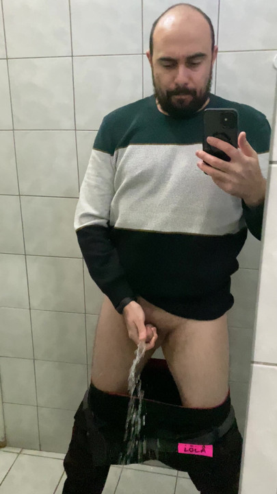 My bitch lola! Pissing your face