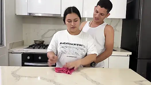 Ich nehme die Wut aus meiner latina-BBW mit einer gefickten kraft, nachdem ich ihr bei der Pflege nicht geholfen habe. Selbstgedrehter sex mit duo