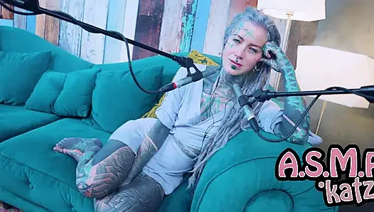 Aku lagi ngomongin tentang p - passion - asmr podcast sfw lagi ngobrol sama model bertato rambut gimbal gotik