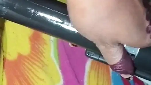 Моя сводная сестра вставила бутылку Спрайта в ее киску и осушила ее киску?