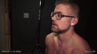 Hunky guy in glasses rubs one out