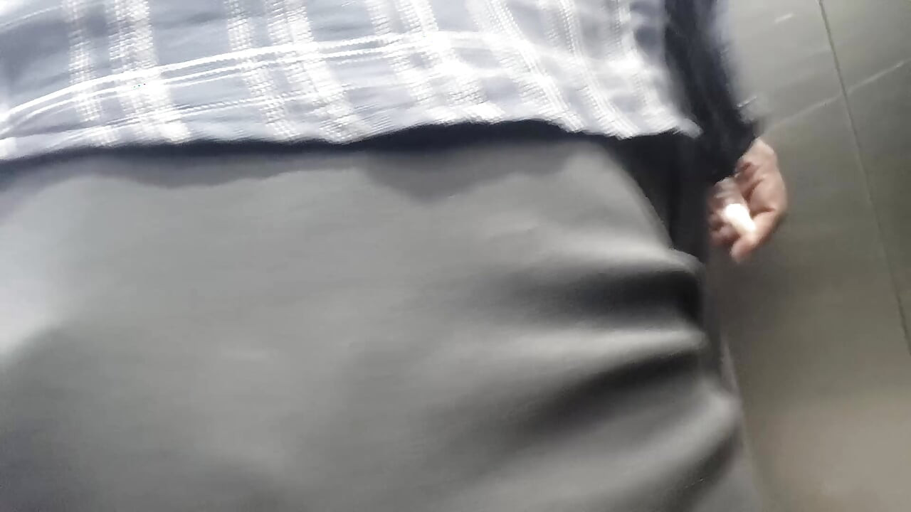 tamil boy dick show in lift