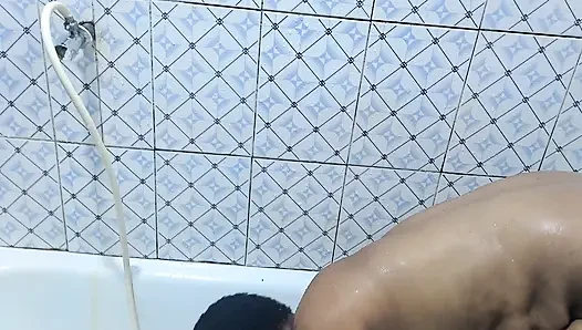 taking a shower during manstruation