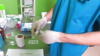 Napalona pacjentka pozwala gorącemu seksownego lekarza ją przelecieć