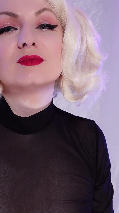 Sucking a Dildo in Latex Gloves, Cum on the Face!
