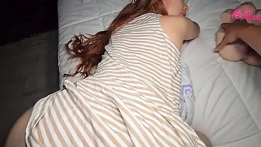 Фантазия с отчимом моего лучшего друга мы в конечном итоге трахаемся в его доме с ее куклой Yeloly".