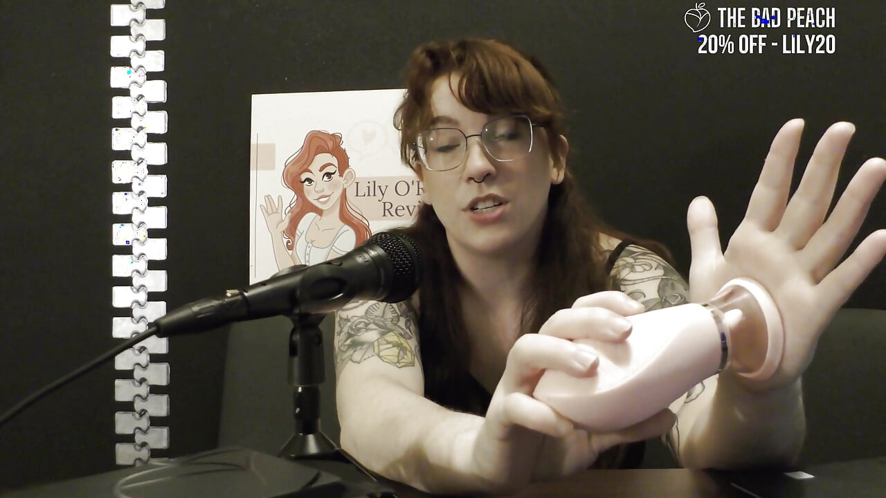 NSFW Review of the Honey Pistil Licking Vibrator From the Bad Peach