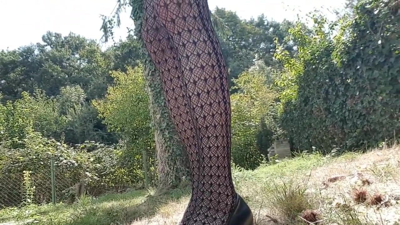 me outdoor in Pantyhose