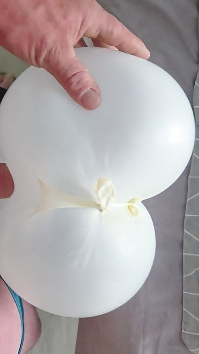 Mănușă din latex futută
