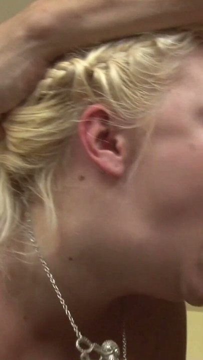 Store patter store røv super hot naturlig blond luder Alice Frost rider en stor pik til en slimet deepthroat efter håndjob | Klip 3