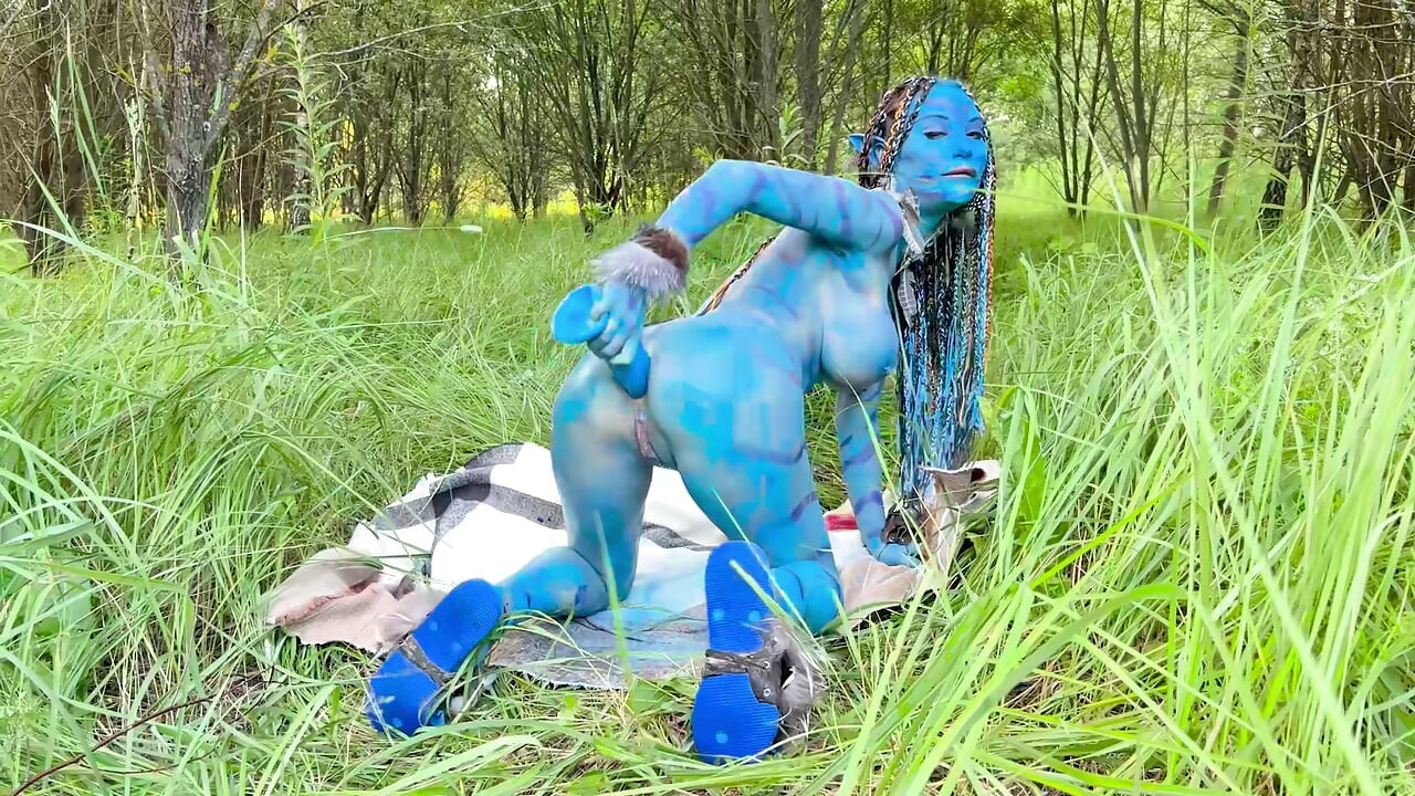Avatar Monika Fox büyük sarkma, sert dildo anal ve amcık sikişi, doğada fışkırtma