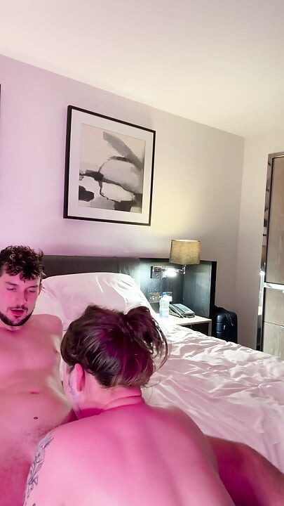 라나 바나나 미스터 LDN 젊은이의 뒤에서 존나게 따먹히다