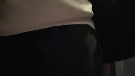 Pawg masturbasi di kamar mandi umum