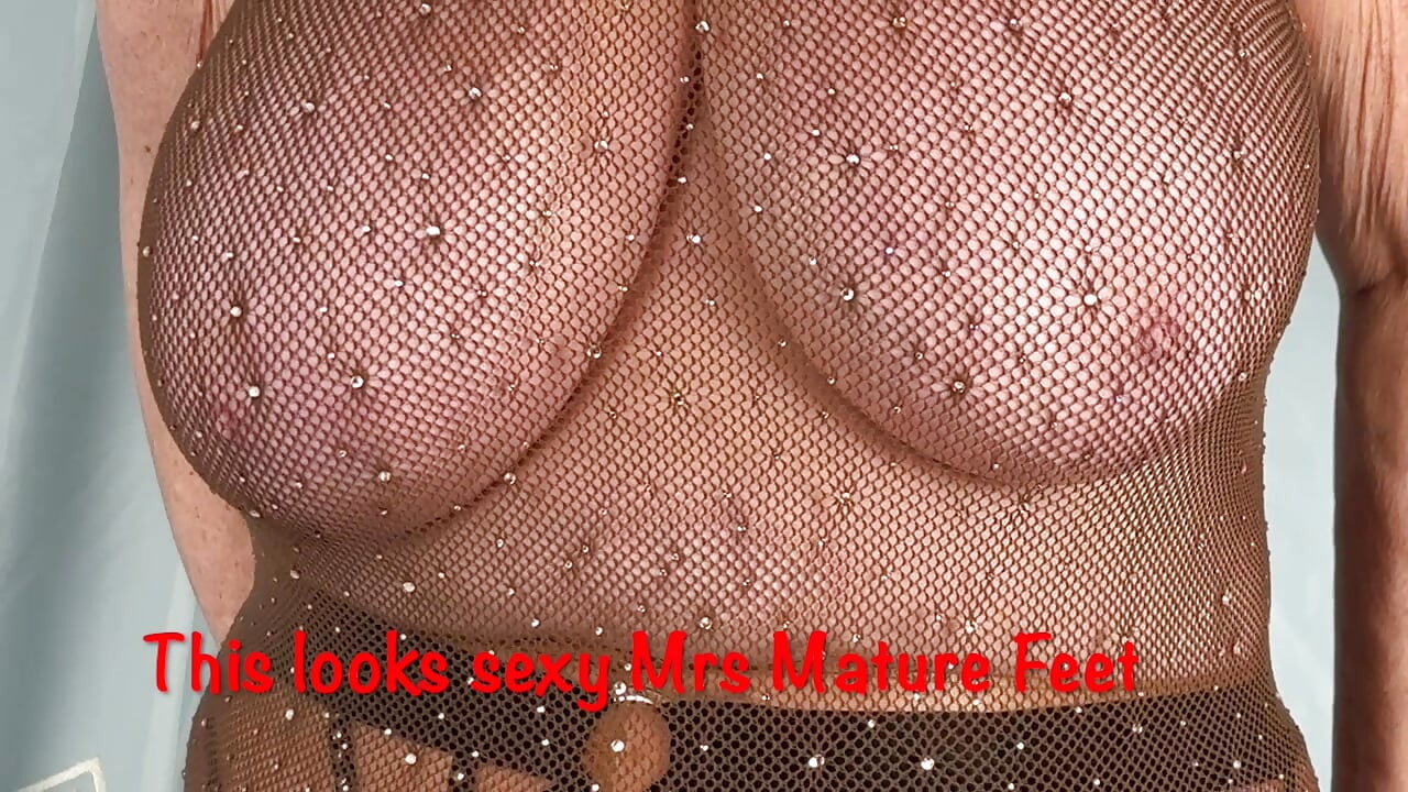 Mrs Mature Feet Strips for her Nylon Fans 387