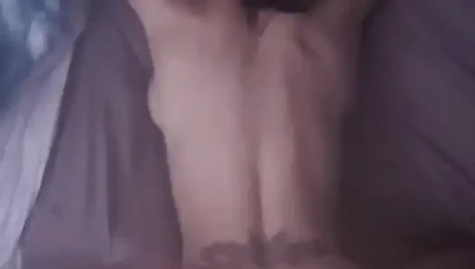 Üvey kız kardeş bu büyük yarağı seviyor.
