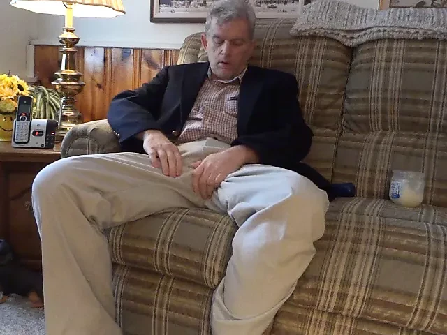 Papi masturbiert