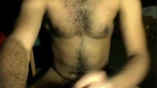 Sexy peludo joven sin cortar latino