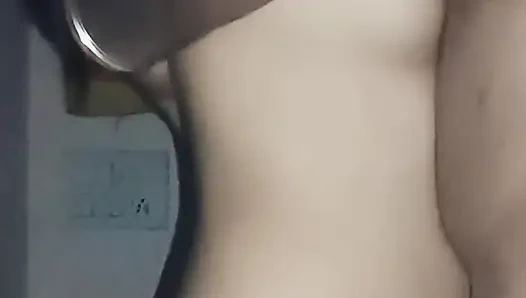 Üçlü seks kocam ve hizmetçi takım oldu ve beni yoğun bir şekilde sikti