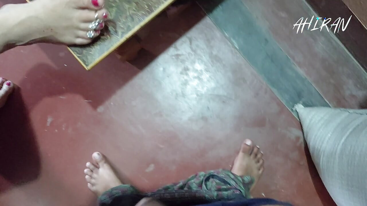 Indiska Desi bhabhi unga par röv och fitta eller penis Forplay.