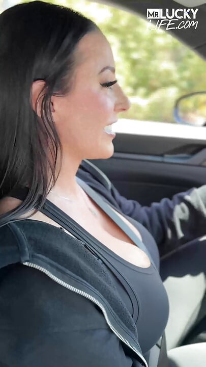 אנג'לה ווייט וסופי די בלסביות לוהטות בשלישייה FFM