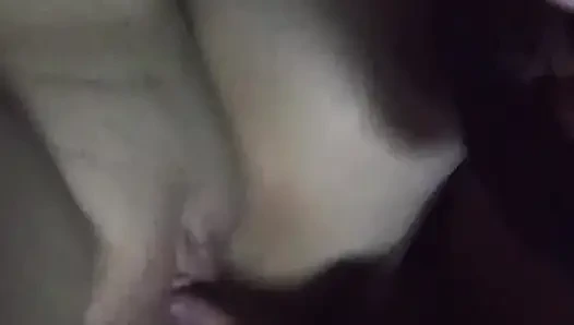 Я трахаю эту маленькую школьницу