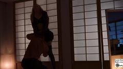 Scena seksu z Heather Graham - dwie dziewczyny i facet - mniej muzyki