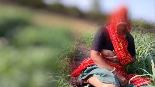खुले खेत जंगल में भाभी ने देवर को अपना खूबसूरत गांड भोसड़ी दिखा कर कहा भैया बाहर गए हैं चलो घर मुझे घोड़ी बनाकर मेरी गांड को जोर