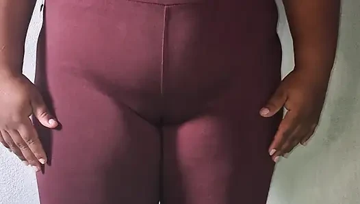 Ibu hot temanku pakai legging untuk pergi ke gym