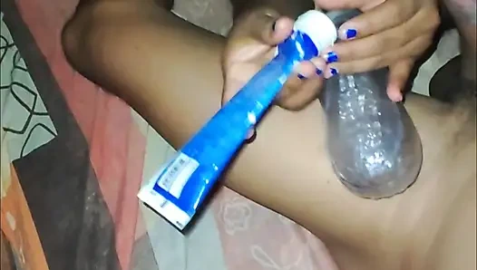 Stiefschwester lutscht schwanz, will meine milch mit ihrer falschen vagina raus bekommen