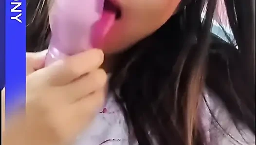 Model latina setelah pemotretan asli