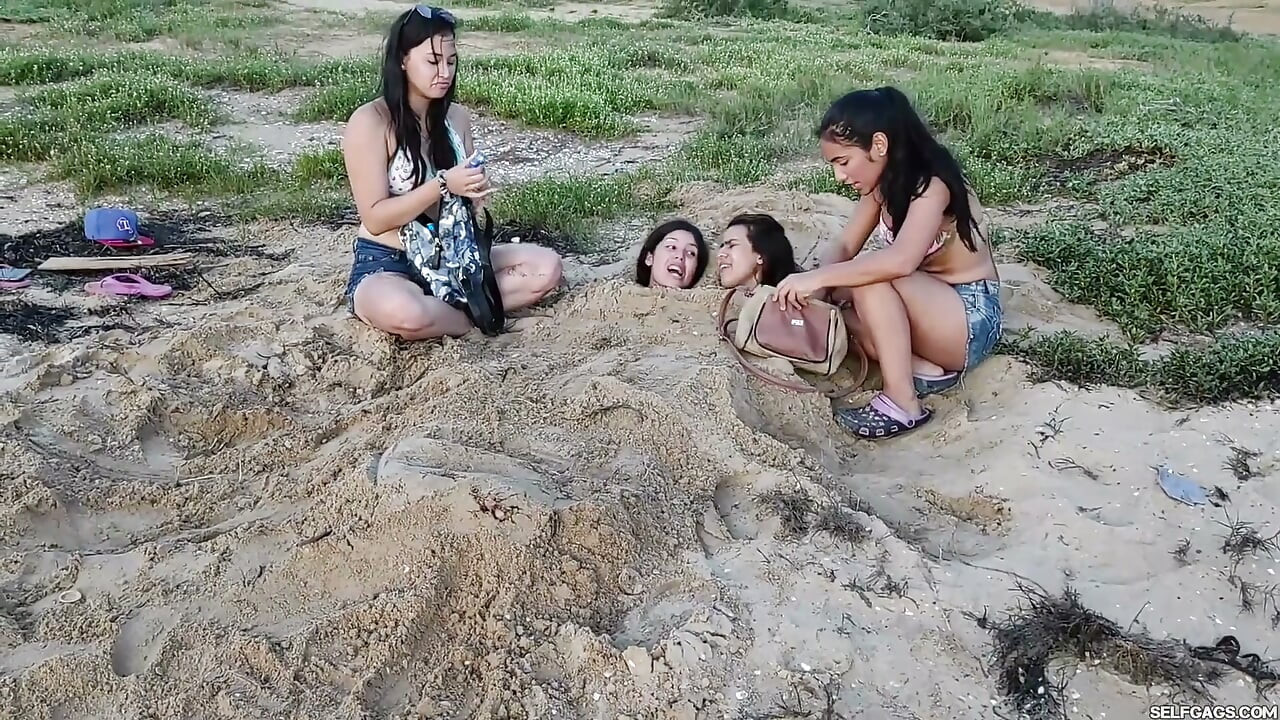 Begraven door de strandteven!