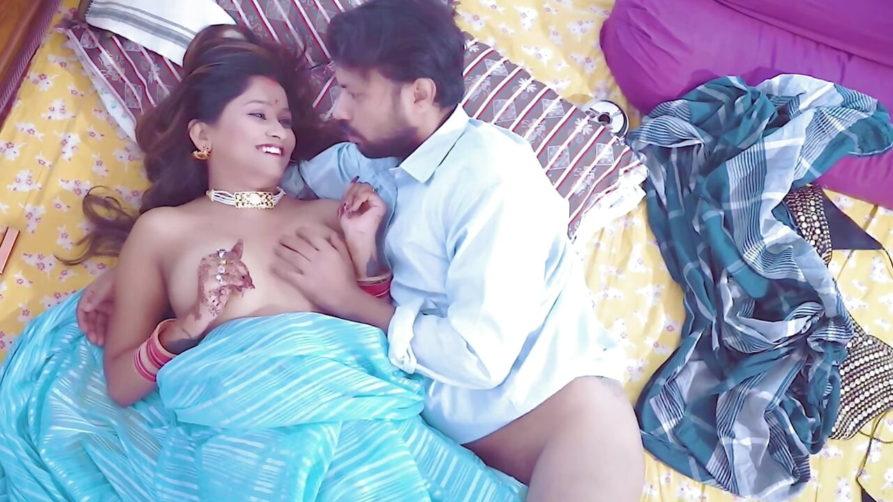 सावत्र वडिलांनी साडी घातलेल्या सावत्र मुलीला घेतले