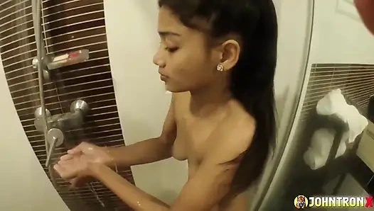 Johntronx - Verdammt heiße dünne mädchen in der dusche und auf dem Bett