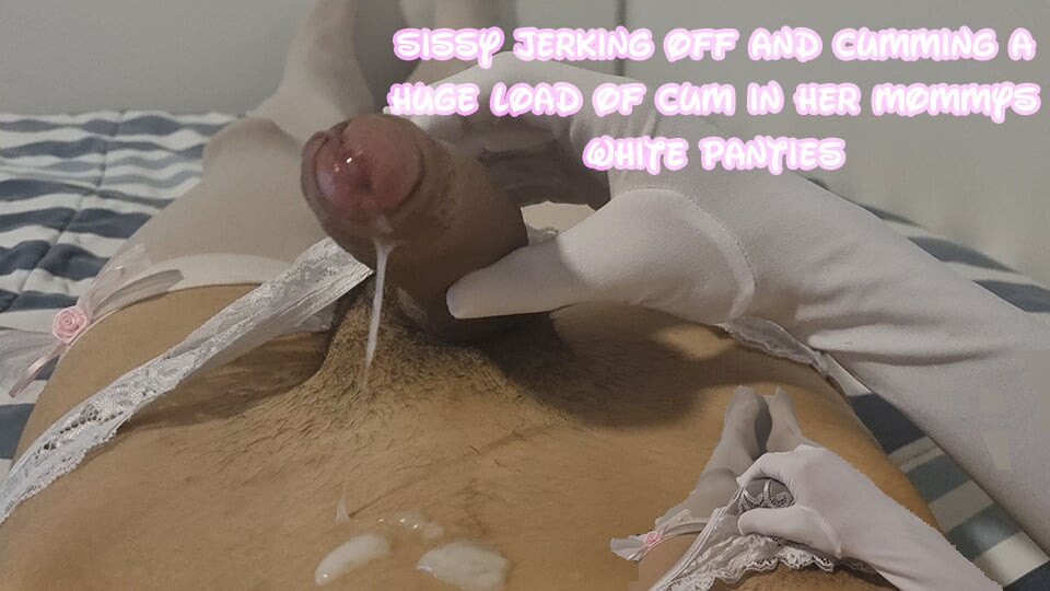 Sissy si masturba e sborra un enorme carico di sperma che indossa mutandine bianche della mamma